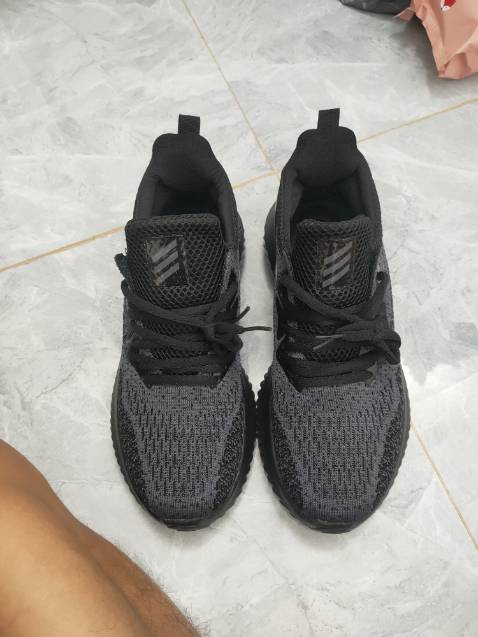 Giao hàng sớm hơn dự kiến, hàng gói kỉ càng. Giày giống y như trên hình, thử vào chân thấy êm chân. Ok