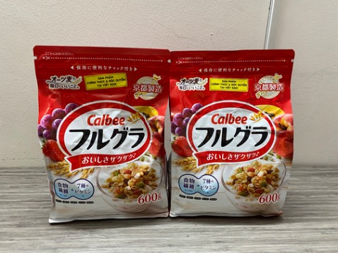 Mặc dù lễ 2/9/24 nhưng Tiki vẫn giao hàng tốt như mọi khi, thùng hàng giao tới có ngoại quan đẹp; hàng bên trong giao đúng, đủ, được bọc chống sốc cẩn thận; nhân viên giao hàng thân thiện lịch sự; 

Tiki nên thay ảnh để tránh nhầm lẫn (ảnh trên Tiki tới nay vẫn là túi Calbee 700gr) vì Gói Calbee giao tới là túi 600gr có hạn sử dụng đến 01/05/2025; hàng giao đến còn nguyên seal, cảm quan bên ngoài chưa thấy có lỗi lầm gì khi nào khui sản phẩm và dùng thử sẽ cập nhật thêm; giá lúc mua 162,25.