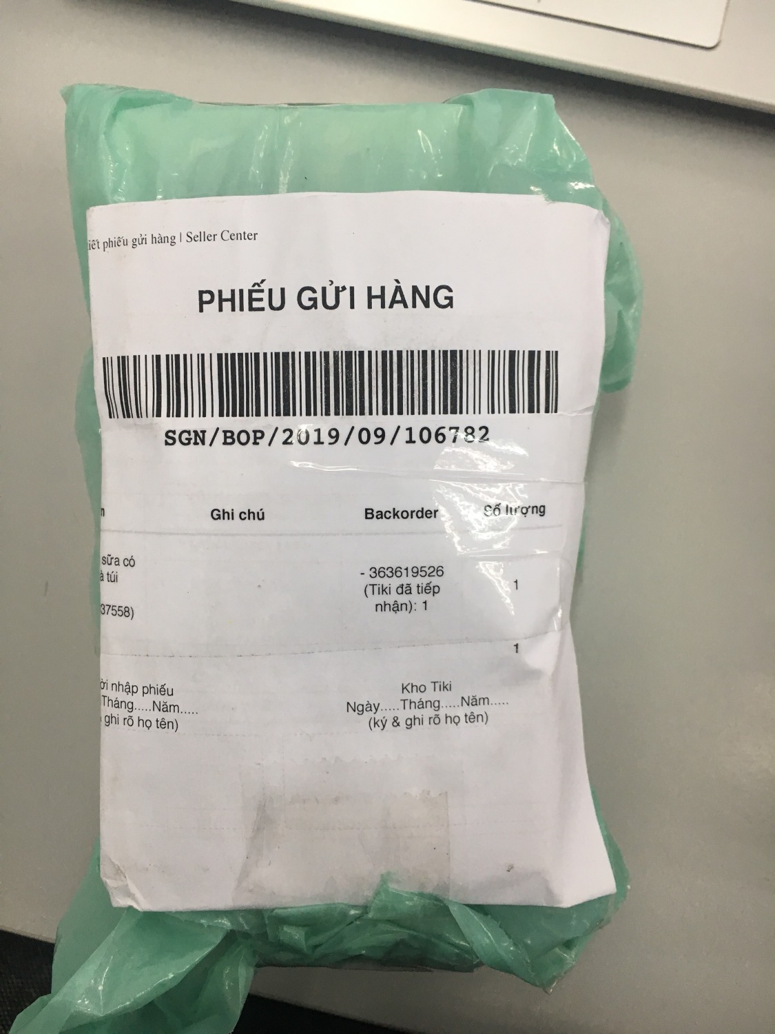 mình mua máy để tặng em gái vừa sinh, đúng là đi thăm đẻ thì chẳng biết mua gì tặng mẹ cả, được chị bạn giới thiệu nên mình mua cốc hứng sữa naturebond này tặng cho em. Chị ấy dùng rồi, nói kết quả tốt lắm, lần đầu được 60ml rồi, nên mình cũng yên tâm. Đóng gói rất cẩn thận. Mình thì ko dùng được nhưng nhìn bên ngoài thấy rất ưng mắt. chắc là em mình dùng cốc cũng tốt như chị bạn mình. mình mua máy để tặng em gái vừa sinh, đúng là đi thăm đẻ thì chẳng biết mua gì tặng mẹ cả, được chị bạn giới thiệu nên mình mua cốc hứng sữa naturebond này tặng cho em. Chị ấy dùng rồi, nói kết quả tốt lắm, lần đầu được 60ml rồi, nên mình cũng yên tâm. Đóng gói rất cẩn thận. Mình thì ko dùng được nhưng nhìn bên ngoài thấy rất ưng mắt. chắc là em mình dùng cốc cũng tốt như chị bạn mình.