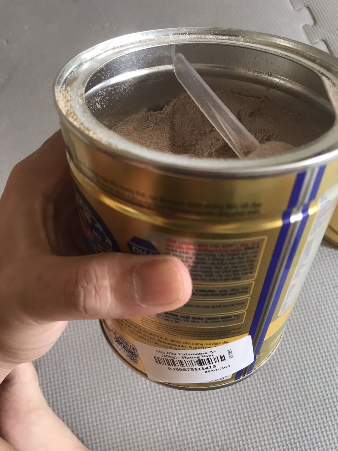 Mình đặt hương vani, bên ngoài cũng dán giấy hương vani, mở hộp ra lại là hương choco, thế là sao shop nhỉ.