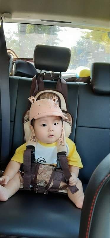 Sản phẩm đóng hàng kỹ lưỡng, Sản phẩm rất tốt và an toàn cho gia đình có trẻ khá tiện lợi dùng thích lắm dễ sử dụng giá yêu thương đường may và mọi thứ đều ok, ghế đệm dày dặn êm ái khi cho bé ngồi. chất lượng