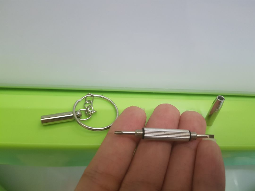 nhỏ gọn như đồ chơi, giá phải chăng, đề phòng mắt kính lỏng ốc là siết lại ngay vì treo tòng teng ở giỏ rất tiện, giao nhanh, shipper nhiệt tình vui vẻ thân thiện, thanks all