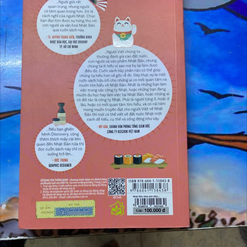 Sách có bọc vỏ ngoài nhưng bên trong bị vết đen ,bên dịch vụ cần đóng gói kĩ càng hơn Sách có bọc vỏ ngoài nhưng bên trong bị vết đen ,bên dịch vụ cần đóng gói kĩ càng hơn