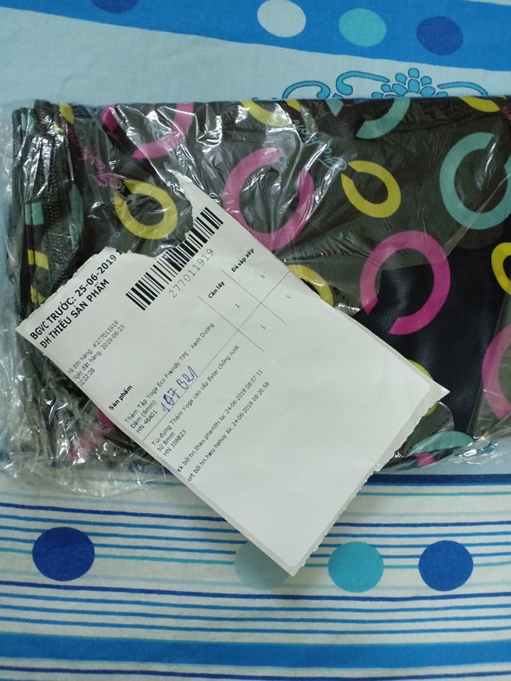 Sản phẩm được đóng gói rất cẩn thận. Hàng đúng y như hình, không có bị lỗi. Cảm ơn Tiki nhiều. Mua kèm với một túi đựng thảm vừa vặn với thảm túi đẹp rất ưng ý