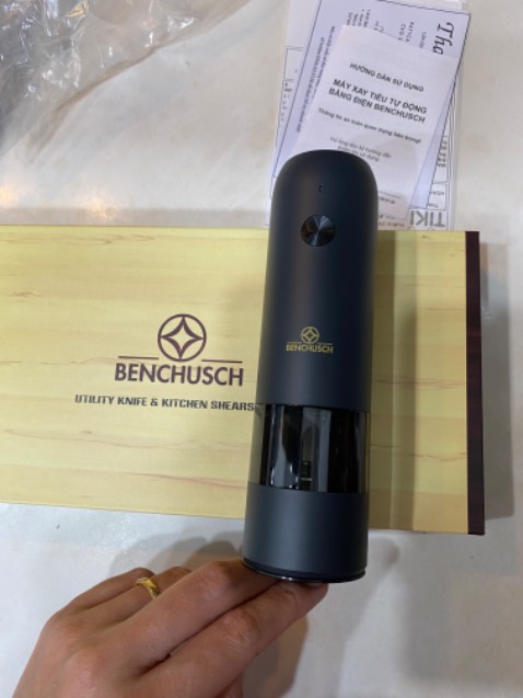 Hàng chất lượng, cầm nặng tay, tặng bộ dao cũng ok