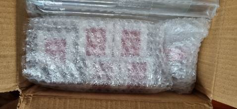 Shop gói hàng siêu cẩn thận, ở tỉnh mà chưa đầy 24h đã nhận được. Được tặng kèm thêm 1 hộp sữa ong chúa và 1 lọ thủy tinh. Sau khi áp mã các loại thì 5 hộp giá chỉ 854k. Cảm ơn shop.