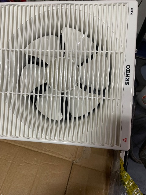 Bạn cho mình đổi sang loại quạt hút thông gió âm trần nhé cái này là loại quạt thông gió âm tường mình cần là quạt thông gió âm trần bạn nhé mình chọn nhầm sản phẩn làm ơn đổi cho mình sang quạt thông gió âm trần