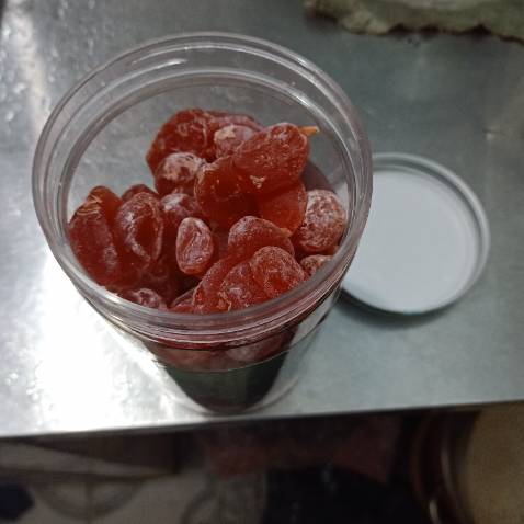 ô mai sấy khô, sạch, vị chua ngọt, hợp với người thích đồ chua, men răng tôi kém chỉ ngậm mà không dám nhai, nếu thêm chút mặn ngọt, bớt chua thì tốt hơn.