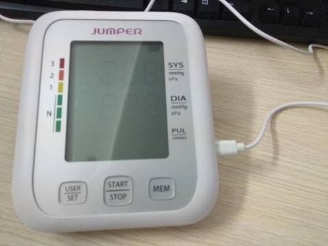 Dịch nhưng tiki giao hàng ổn. máy có blu tút kết nối điện thoại tiện, mình xem nhiều máy nhưng thấy mỗi máy này có dùng nguồn cổng usb bằng củ sạc hay sạc dự phòng đc đó chứ không phải mua nguồn rời.