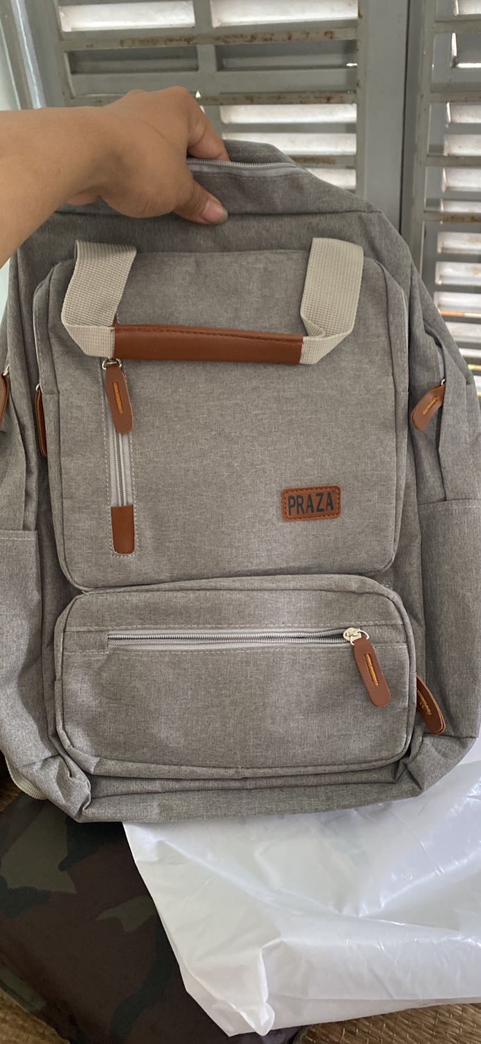 Đóng đói đẹp, như hình, balo nhỏ gọn vừa với các tuổi học sinh sinh viên, giao hàng nhanh, đặt 1 ngày là có hàng rồi, nhiều ngăn nữa, 
Mọi người nên mua nhé 😌