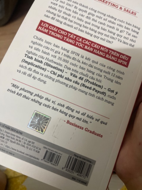 Sách như sách cũ. Khi giao đến sách ko có bọc kiếng, viền và bìa sách bẩn và móp méo :) quá chán