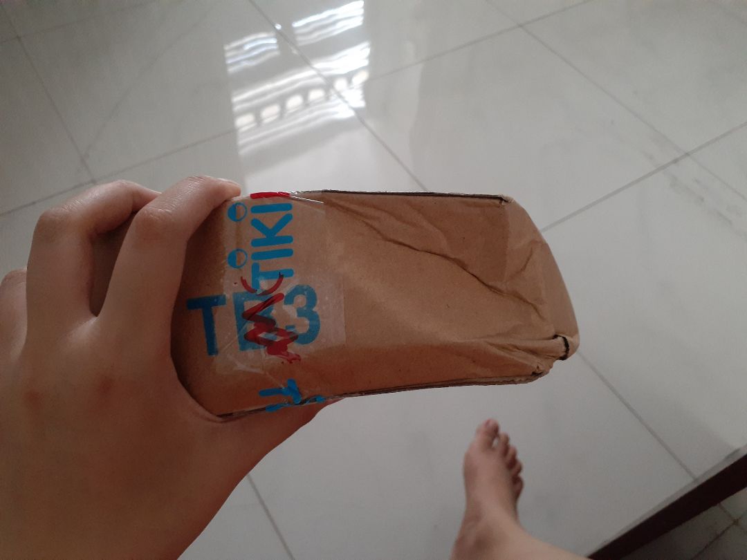 mình chọn vận chuyển tikinow nên nhận được hàng rất sớm, tuy nhiên khi nhận được lại rất thất vọng, hộp đựng móp mép, sản phẩm tạm ổn, sử dụng thêm 1 thời gian thì mới cho nhận xét khách quan được