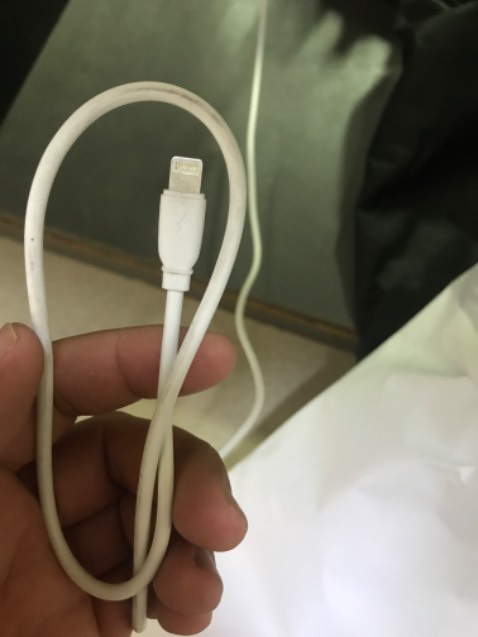 Sản phẩm chất lượng,sản phẩm bọc nhựa, cáp có vẻ cứng cáp nhưng nếu được bọc dù sẽ chắc chắn hơn nhiều, cảm thấy hàng chính hãng nên yên tâm để thời gian sử dụng xem sao.