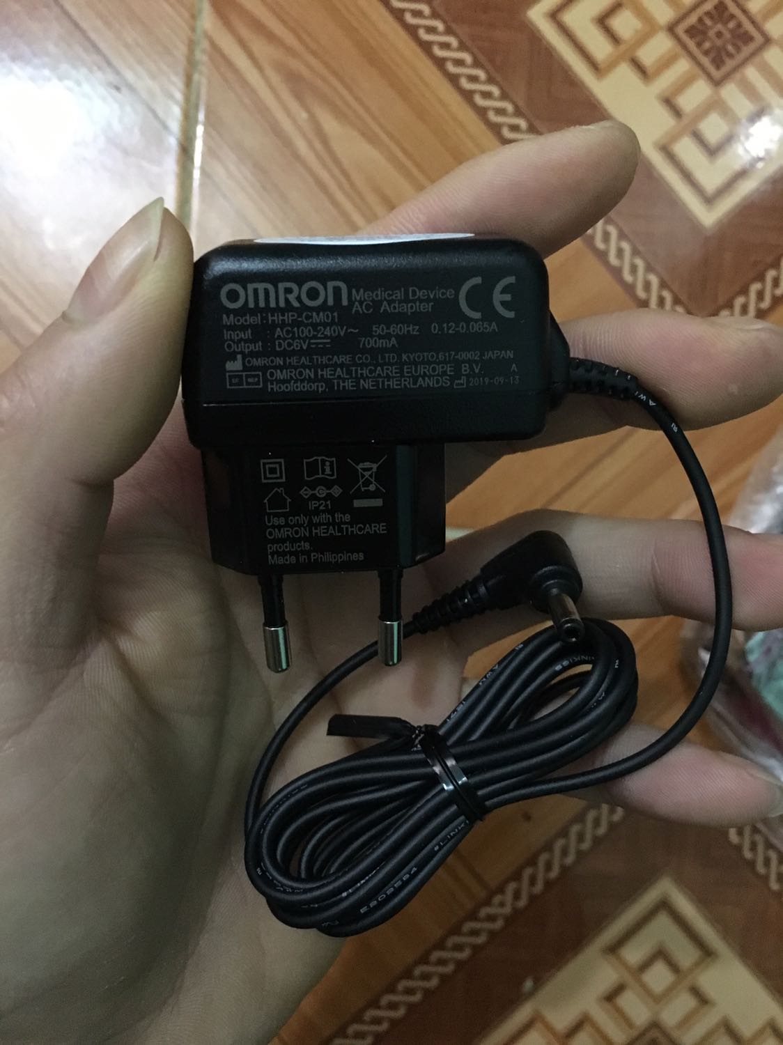 Tiki đóng gói chắc chắn.  Giao hàng nhanh.  Sản phảm giống trong ảnh.  Đợi máy đo huyết áp về rồi đánh giá chất lượng sau.   ( y te loc)