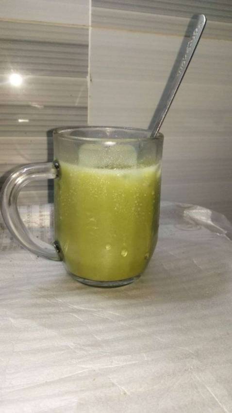 Hộp đóng gói bao bì đẹp, có dãn keo niêm phong. Nước rau má thơm, vị hơi đắng nên cho thêm sữa tươi rất ngon.