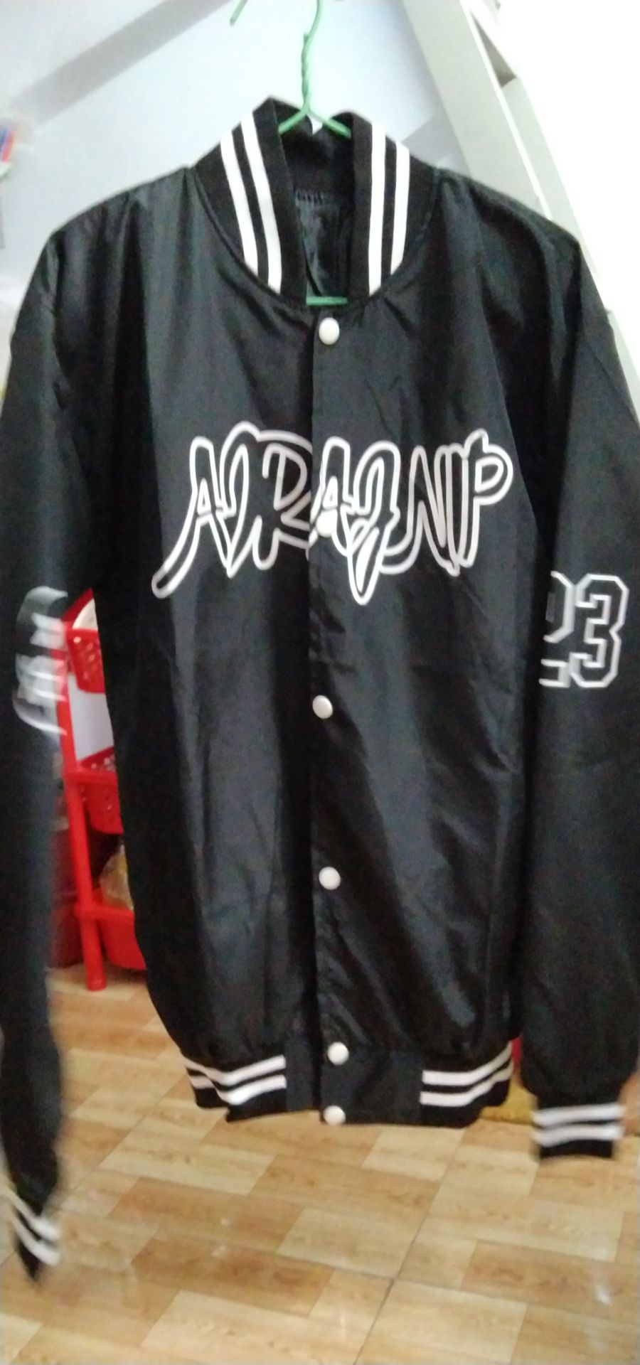 Giao hàng nhanh, đúng mẫu đặt, đóng gói sản phẩm cẩn thận. Tuy vải hơi mỏng đường may chưa đủ tinh tế nhưng cũng phù hợp với giá tiền.?