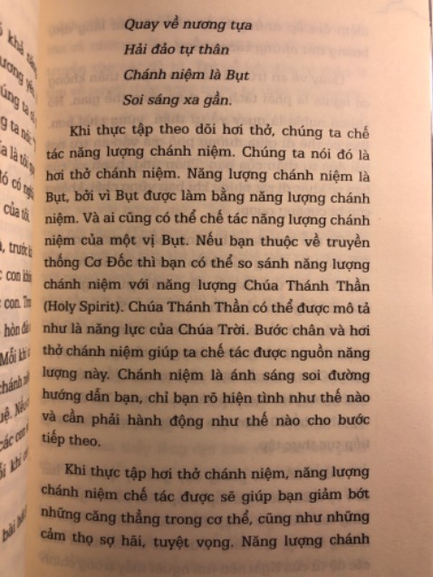 Có những đoạn trích trong sách rất hay, đọc dễ ngấm. Tuy nhiên đa phần sách theo hướng tu tập chánh niệm, nên nhiều phần mình đọc chưa thấm được. 
Về phần hình thức thì sách nhỏ gọn, chia thành các chương ngắn, có in màu và vài hình vẽ nhẹ nhàng.