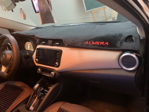 Hơi rộng so với almera 2023 nên phải chỉnh sửa bằng kéo chút. Nói chung thì cũng ổn. Chất liệu bình thường