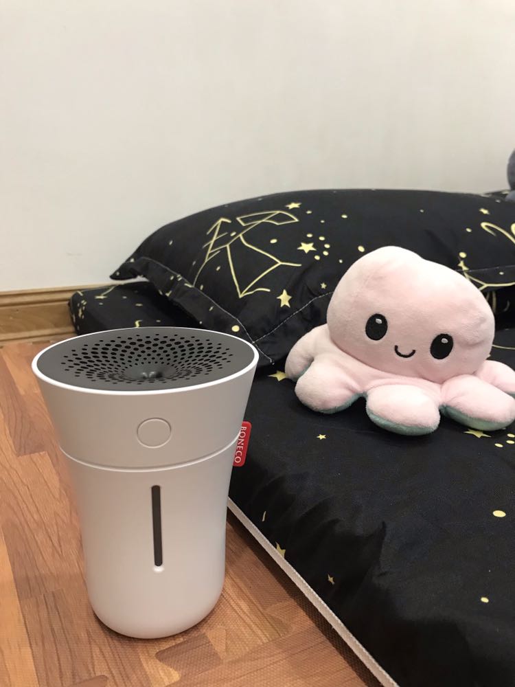 Mình dùng mấy hôm thấy ok mới đánh giá. Hơi sương nano thật vì mình bị cận đeo kính mà hơi sương k bám trên kính. Đèn led để dùng làm đèn ngủ luôn cũng tiện. Nhưng quyển hướng dẫn toàn bằng tiếng anh nên mình phải hỏi shop, shop cũng rất nhiệt tình tư vấn.