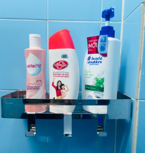 Kệ đẹp, chắc chắn, không gian khá to để được nhiều đồ và chịu lức rất tốt.