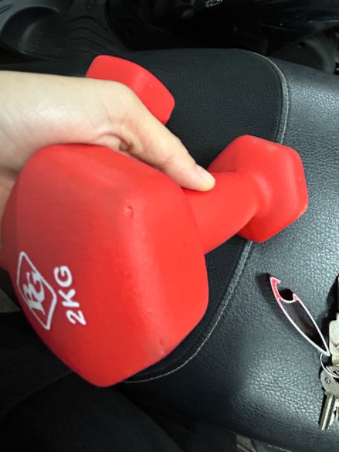 Đóng gói xơ xài muốn rách cái bao, giấy thông tin. Còn bị nước mưa vào. Mang tiếng hàng Thái mà mở ra bị đen thui còn có lỗ kiểu đã dùng rồi.