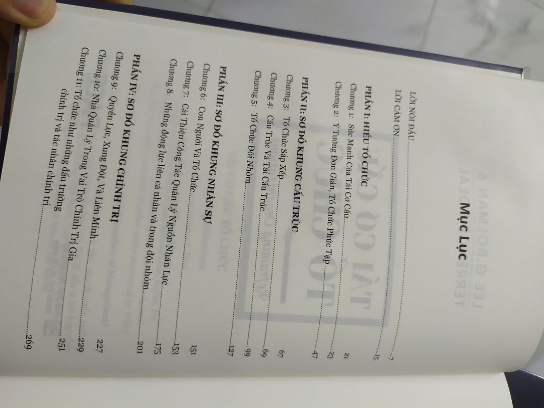 Ngoại hình rất ổn bìa cứng nên ok,  chữ hơi nhỏ và giãn cách giữa các dòng nhỏ đọc hơi mệt.