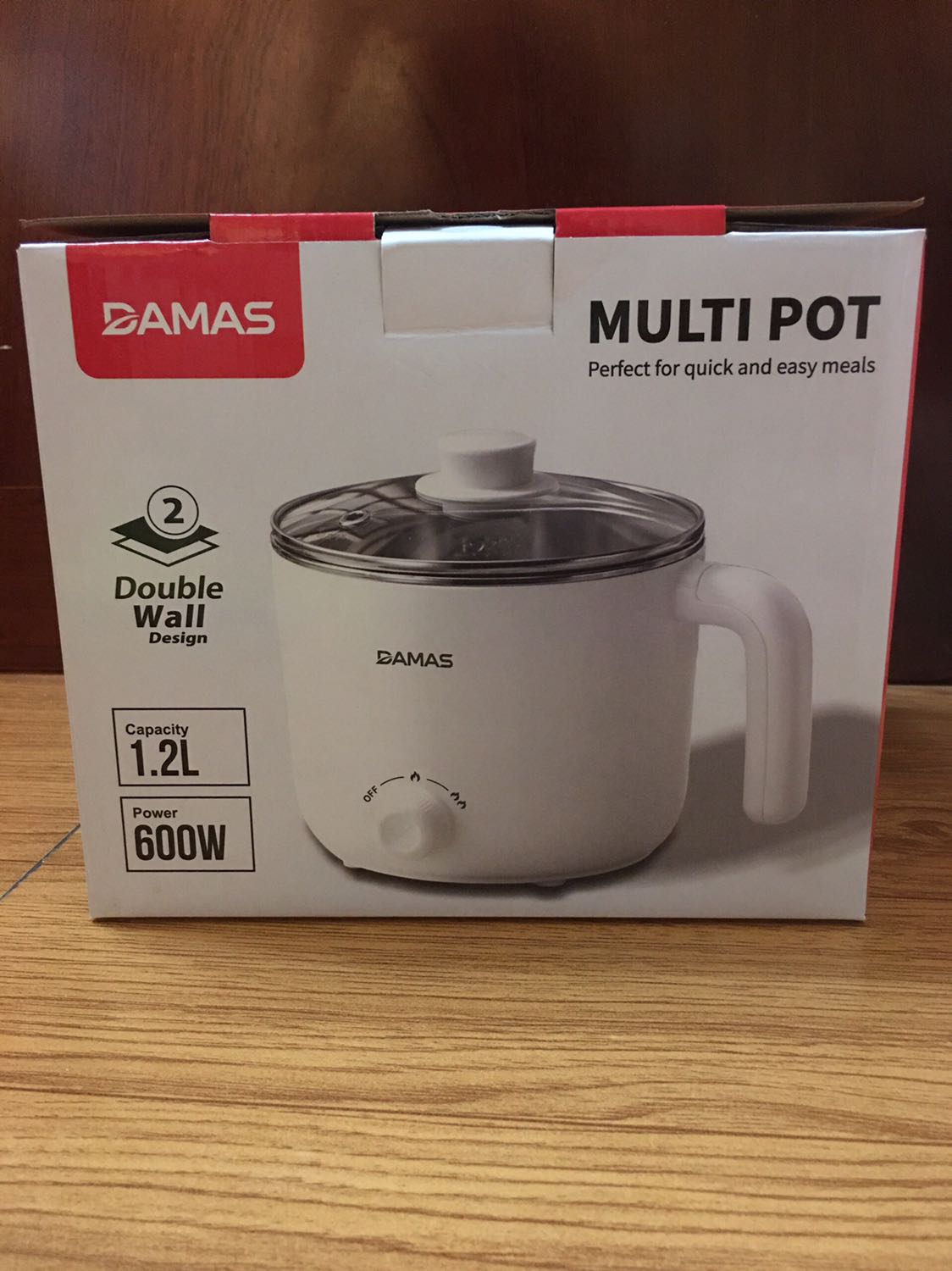 Hàng săn sale đợt 7-7, sản phẩm giá rẻ nhưng chất lượng phết nhé. Ngay từ lúc nhận hàng đã thích rồi vì vỏ hộp sản phẩm dầy dặn cứng cáp, bên trong được bọc sốp dầy, nồi và nắp vung bọc nilon rất cẩn thận, có kèm hướng dẫn sử dụng rất chi tiết luôn mặc dù cũng ko khó sử dụng. Rất ưng cách shop chăm sóc khách hàng luôn, phiếu bảo hành 12 tháng kèm theo nên thấy ko có gì phải lăn tăn cả. Mình sắm về nấu cháo cho con, rất ưng