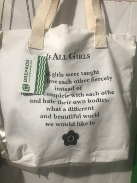 Chất liệu vải tốt, khoá kéo chắc chắn, túi đúng như mô tả, nên mua nha mọi người