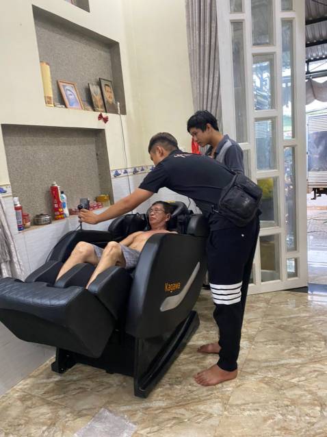 Máy đẹp tốt cho sức khỏe cả nhà, thêm được tặng đến 3 món quà, cảm ơn shop nhiều.
Quanh khu vực Hà Nội, giao hang nhanh đặt hôm trước hôm sau đã nhận được. Hàng đẹp, các chức năng giống như mô tả, chất lượng thì dùng một thời gian mới dám nhận xét.