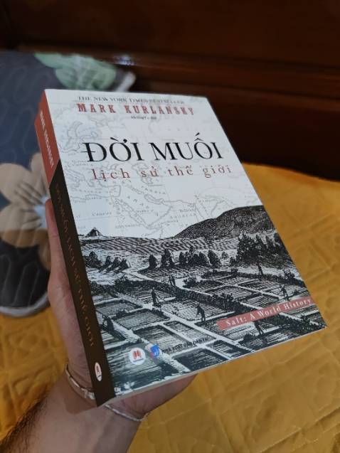 Giao hàng nhanh chóng, đóng gói kĩ lưỡng.
Nội dung sách hay, góc nhìn khác về lịch sử trên 1 loại gia vị quan trọng bậc nhất loài người.
In ấn tốt, hình ảnh rõ nét, giấy đẹp.