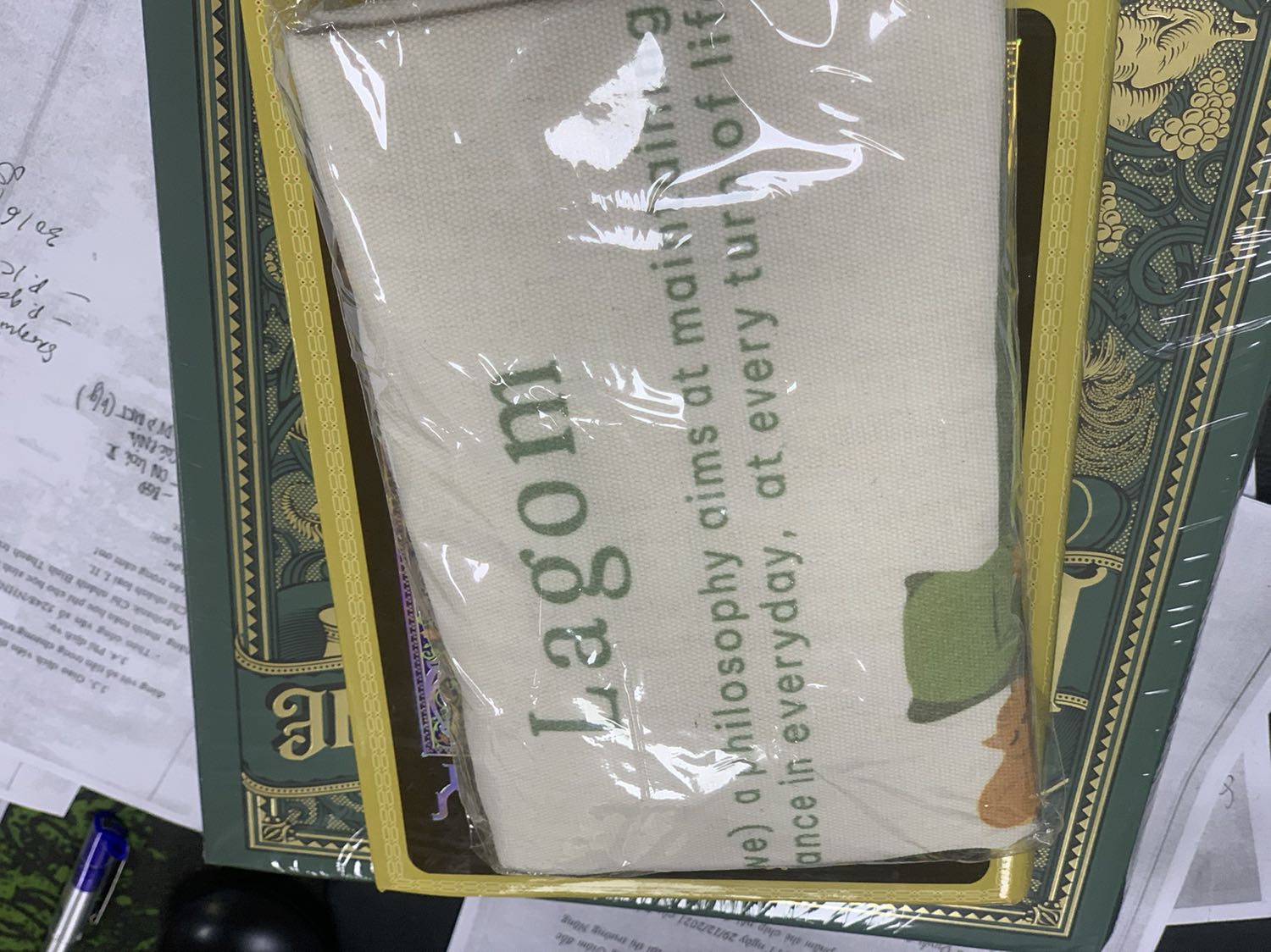 616k cho tất cả chỗ sách và quà này, món hời rất lớn từ đợt sale của Đông A. Sách rất đẹp, bọc chống sốc cẩn thận. Cảm ơn Đông A và tiki rất nhiều.