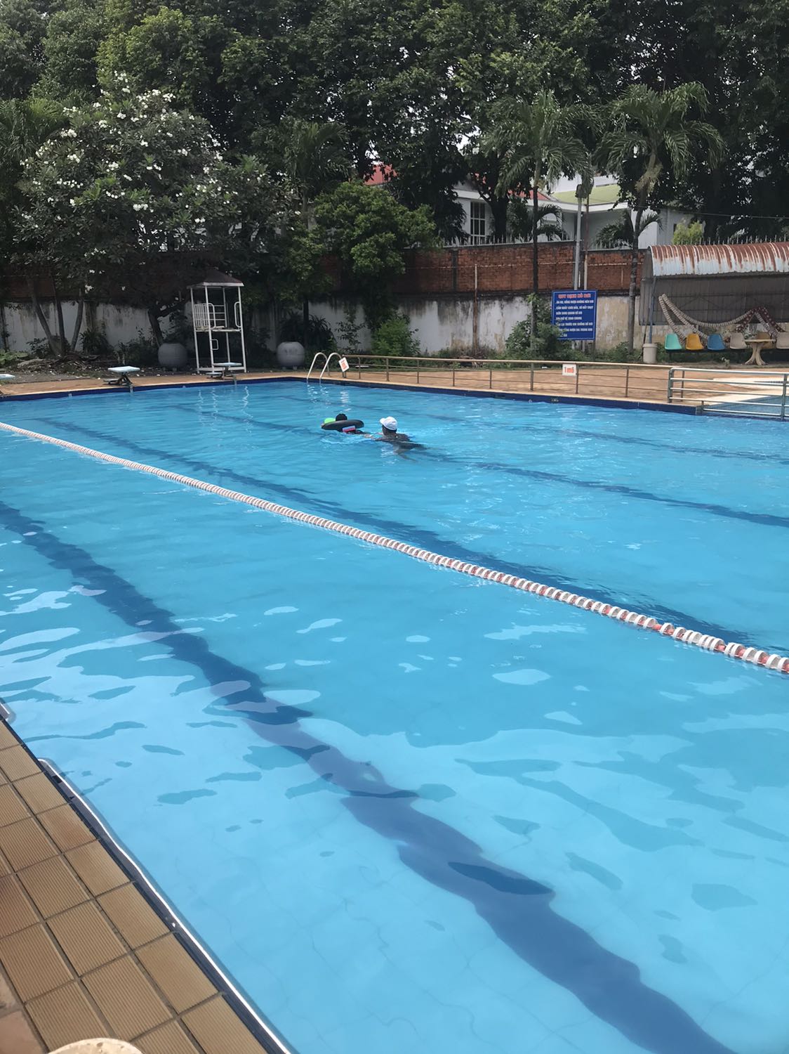 Vẫn bị mờ đọng nước khi đi bơi