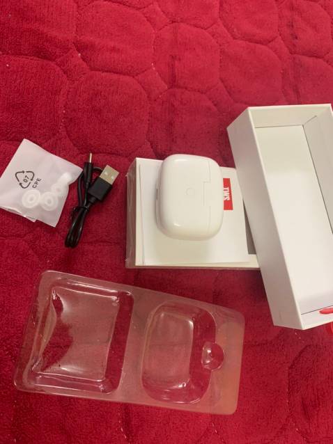 Giao hàng đúng với mô tả quảng cáo từ shop.

Sản phẩm kết nối rất ổn định,nghe nhạc ấm & êm tai.Gọi điện to, rõ ràng.

Chất âm tốt, chống ồn tốt.

Thiết kế đẹp, màu sắc khá sắc nét.

Đóng gói cẩn thận và giao hàng nhanh

SP có độ hoàn thiện cao, chất lượng tốt, mua từ gian hàng chính hãng FIRO nên luôn yên tâm về chất lượng cũng như dịch vụ hẫu mãi từ hãng.