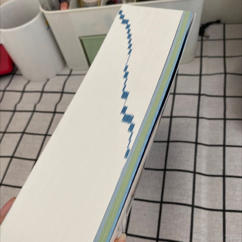 Một quyển từ điển quá ư là hữu ích, ai biết cách xem và khai thác hết công dụng của từ điển này thì chả mấy mà 10.0 ielts chứ đùa. Nói vui vậy thôi chứ ngoài giấy mỏng ra thì quyển nì không chê vào đâu được. Phần cuối là từ vựng theo một số chủ đề, có hướng dẫn cách viết một số dạng bài (dùng cả tiếng anh lẫn tiếng việt), phần giải thích từ cũng dễ hiểu. Nói chung là xứng đáng với giá tiền.