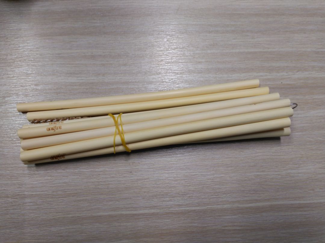 Ống hút đẹp , chất lượng, có kèm 2 cây vệ sinh ống hút. Sử dụng rất tốt vừa bảo vệ môi trường.