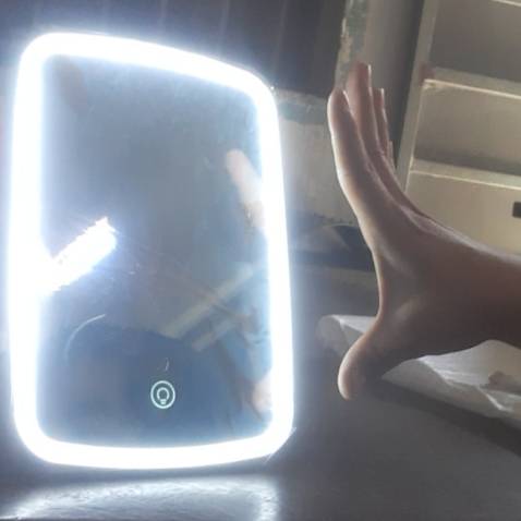 Giao hàng rất nhanh. Đóng gói cẩn thận. Gương đẹp và sáng. HÀI LÒNG Giao hàng rất nhanh. Đóng gói cẩn thận. Gương đẹp và sáng. HÀI LÒNG