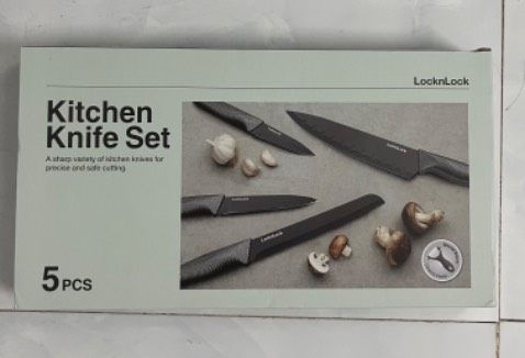 Giao hành siêu nhanh luôn, đặt hôm trước hôm sau là có rồi. Hàng thì y như mô tả, hộp đẹp, đầy đủ, dao nhìn đẹp và cắt dễ dàng, nói chung là rất hài lòng ^^