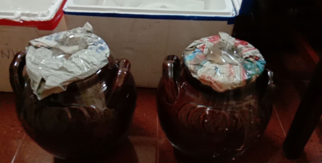 Đóng gói kỹ cẩn thận, thùng xốp chèn rất rất chuẩn, nắp đậy khít không méo lệch, tuy hơi cao giá nhưng thành bình chum cứng cáp, đáng mua. Cảm ơn shop