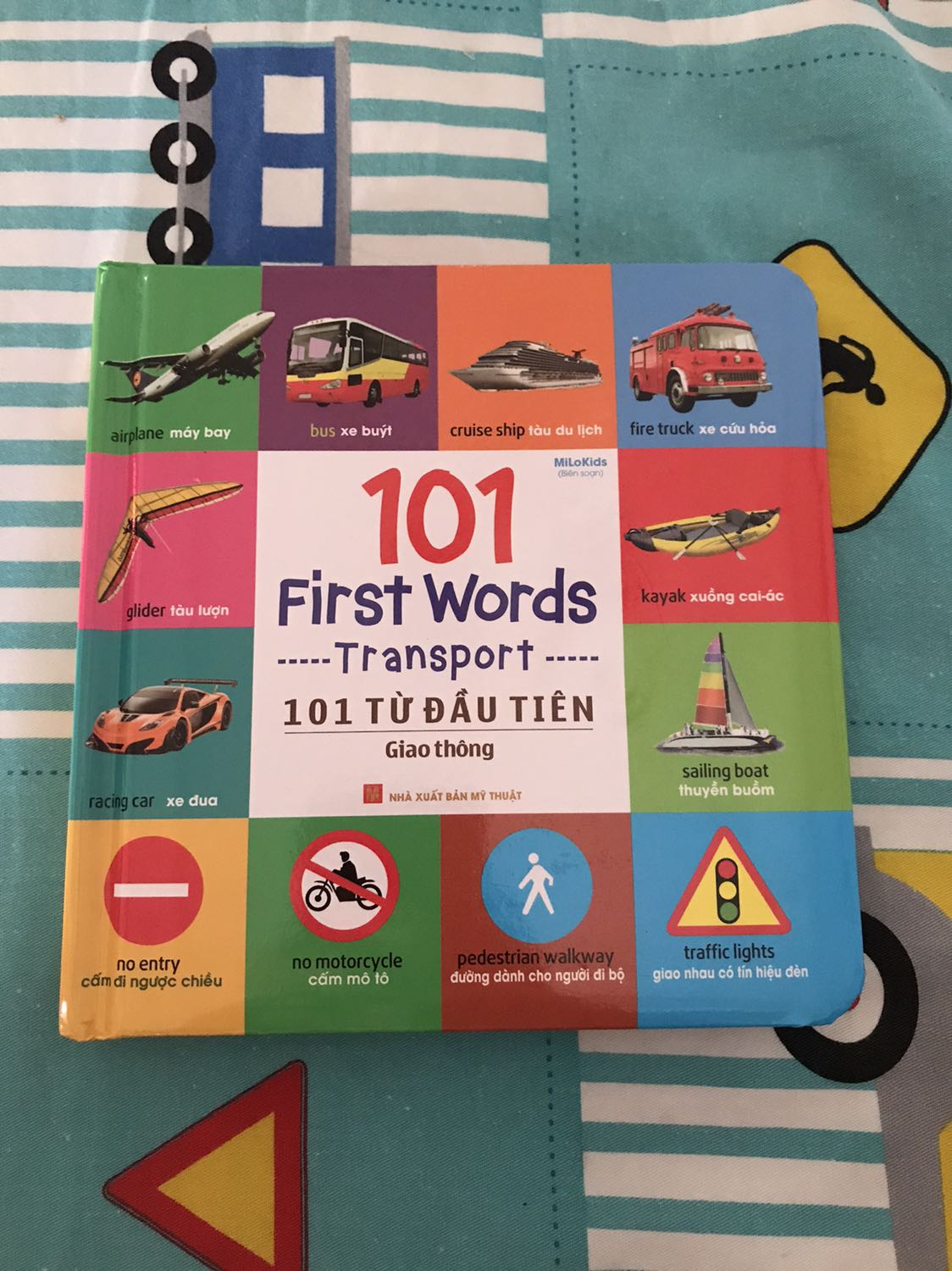 Sách hay, in đẹp, giấy tốt. Rất đáng tiền. Mua được lúc flash sale nên giá rẻ. Con trai nhà mình thích xe nên mê sách này