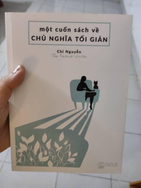 Nếu như có cuốn sách nào đó nói về chuyện hơi học thuật nhưng lại cực kì dễ hiểu và gần gũi thì đó là cuốn sách này. Mình tình cờ mua đk sách của Chị Chi Nguyễn tại một hội sách năm 2017 và chính cuốn sách đã cho mình biết mình nên làm gì. Cuộc sống của mình cũng không quá vượt trội nhưng khi đọc lại, mình lại biết thứ mình cần đang ở đó và được gợi nhớ. Sách rất hay.