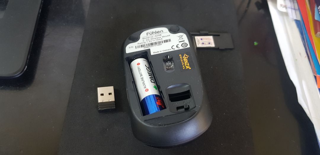 ok. có tặng pin AA. chất lượng dùng được