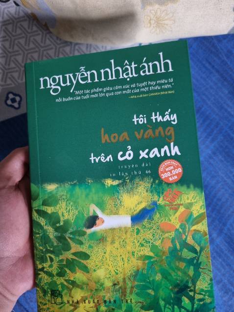 Giao hàng nhanh, bao bọc sách với vận chuyển ko có vấn đề j, 10đ. Sách đọc khá hay, nội dung nhẹ nhàng, dễ dàng dắt người đọc vào 1 thế giới yên bình đến lạ, câu chuyện của mấy đứa trẻ làm cho con tim mình nó thôi thúc j đâu. Mấy khúc cao trào thì tình tiết ko quá gay cấn nên đọc rất dễ chịu. Theo mình thì cuốn này đọc chill lứm 🫶🏻