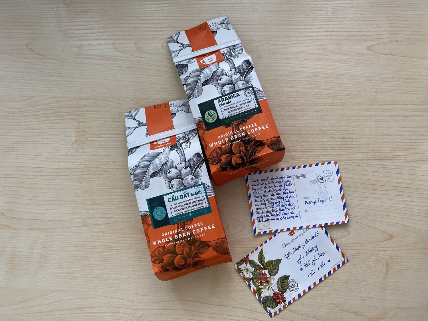 Đóng gói cà phê rất cẩn thận và đẹp. Mình đã thử pha cả latte sữa tươi lẫn sữa đặc truyền thống hương vị đều rất đậm đà và thơm ngon nên cả nhà mình đều thích. Xin cảm ơn Message cà phê vì một sản phẩm cà phê chất lượng như thế này ạ. ❤️ Sẽ tiếp tục ủng hộ lâu dài ạ ^^