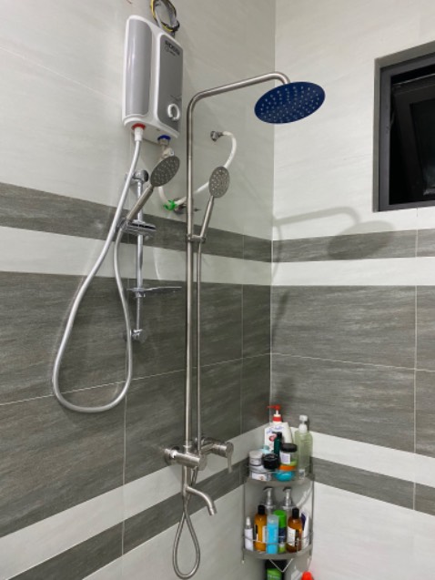 Hiện tại sử dụng ổn, rất chắc chắn. Inox 304 các bộ phận quan trọng chứ không 304 hết nhưng mình đi coi mẫu ở cửa hàng thì thấy cũng vậy. Giá rẻ hơn rất nhiều so với mua ngoài, nếu lắp được mua về tự lắp rất tiết kiệm chi phí