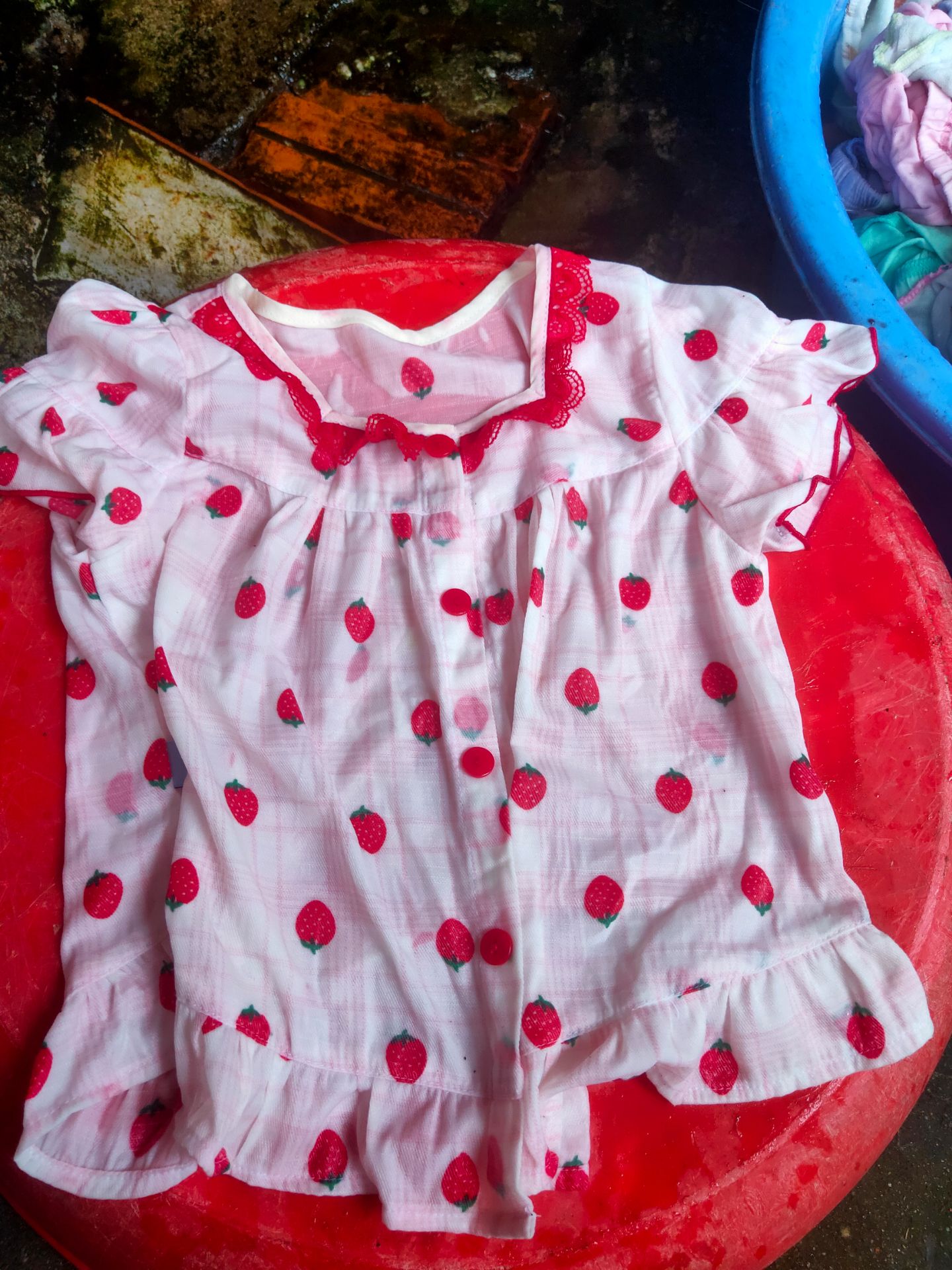 mua shop 3 bộ mặc đi học cưng lắm, đẹp, thoải mái, bé thích. đang giặc đồ cho bé nhớ ra đem ra chụp viết đánh giá 🤣🤣🤣