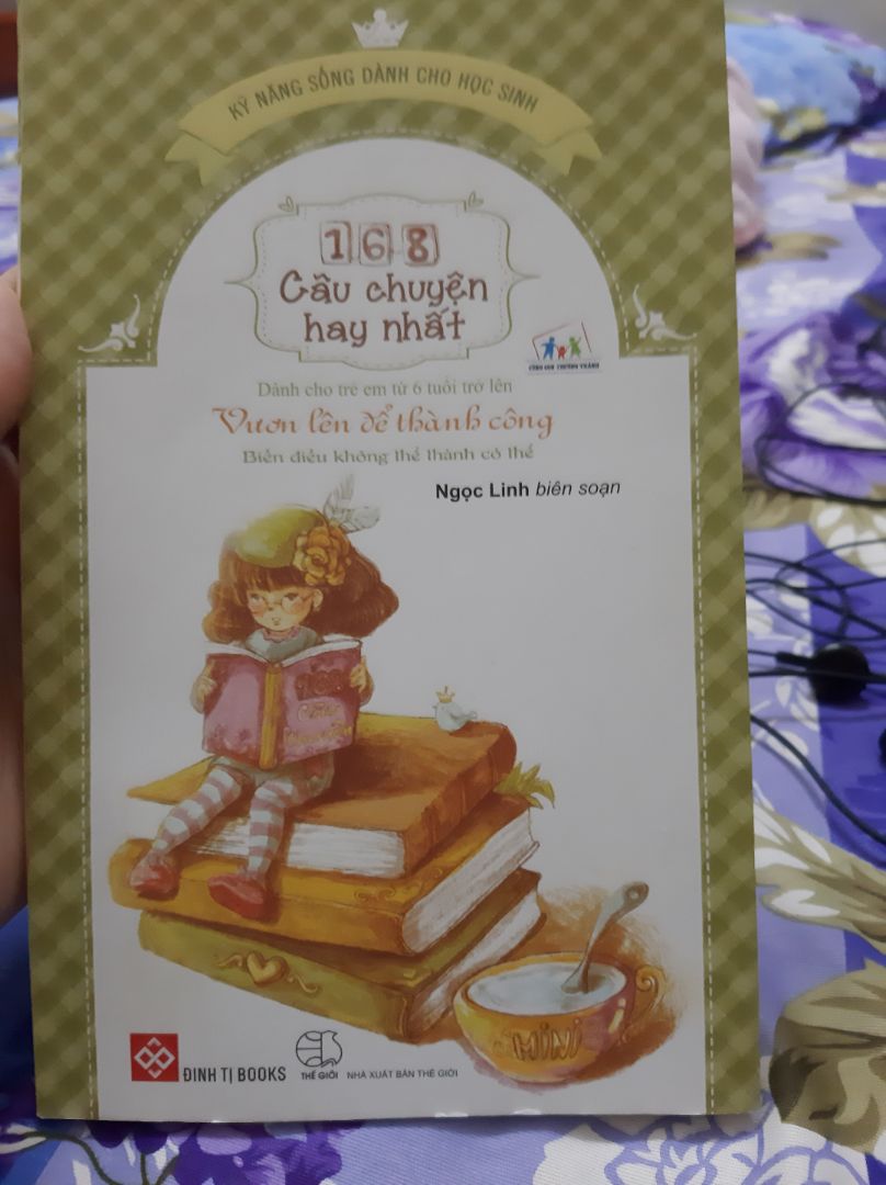 sách này có lẽ dành cho các bạn lớp 9 trở lên. bé nhà mình 8 tuổi, đọc chưa hiểu được ý nghĩa.