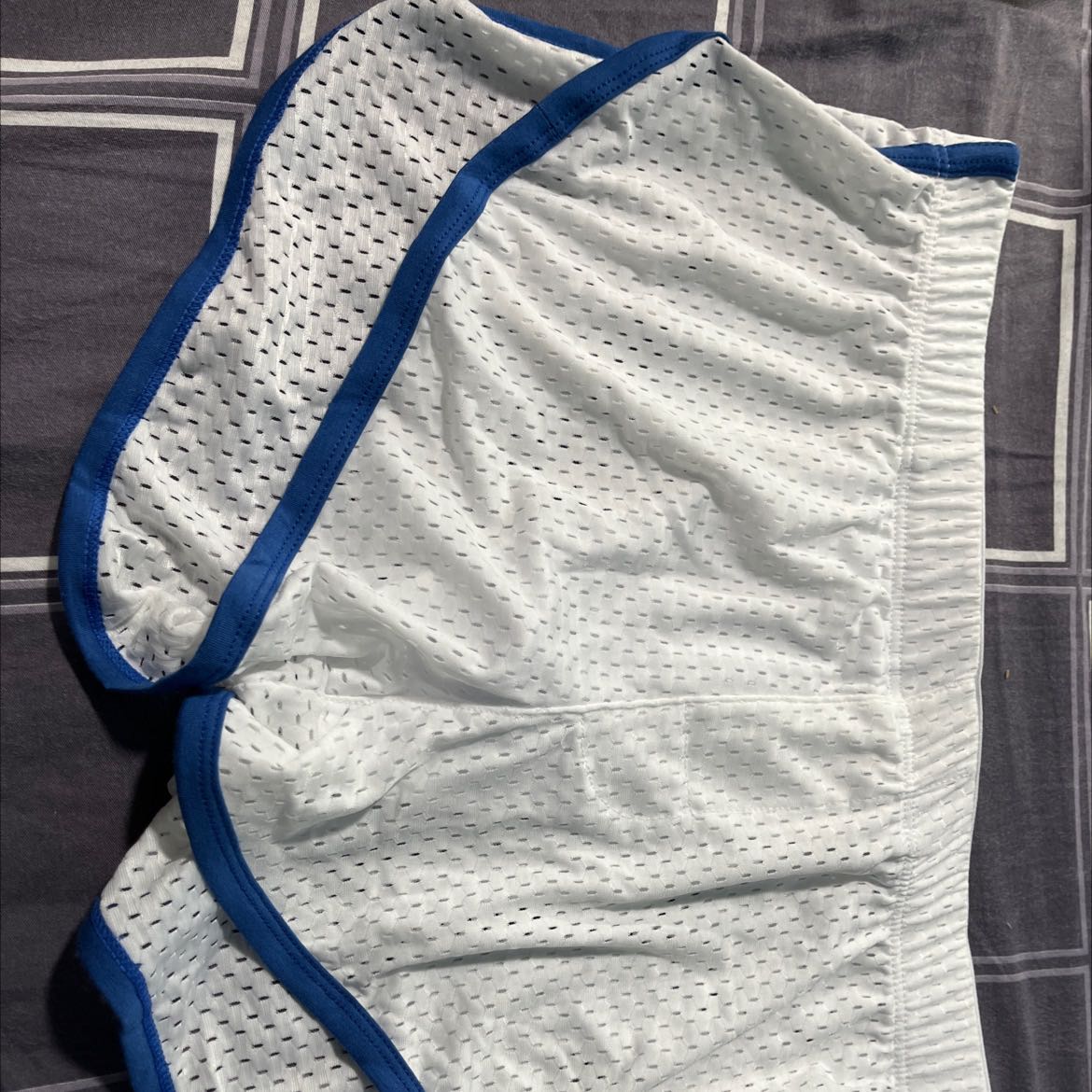 Vải khá mềm, co dãn tốt mà mình lỡ mua 3xl nên hơi rộng tí Vải khá mềm, co dãn tốt mà mình lỡ mua 3xl nên hơi rộng tí