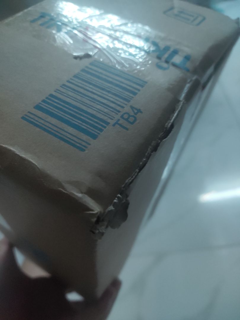 Bình đẹp ko trầy xước, khả năng giữ nhiệt để dùng một thời gian nữa xem sao. Điểm trừ là nhà bán gói hàng quá sơ sài, không chắc chắn. Nếu shipper mà ko cẩn thận thì bình sẽ dễ bị móp méo do va đập. Mong nhà bán cải thiện khâu đóng gói sản phẩm trước khi giao cho khách