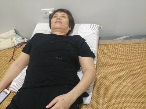 Mẹ mình cứ kêu nằm kiểu này sẽ thiếu máu lên não, thuyết phục mãi cũng chịu nằm thử mấy hôm và chẳng có vấn đề gì xảy ra ca. Mẹ mình còn bị huyết nữa nhé, bạn nào có người thân bị tương tự thì có thể yên tâm sử dụng. Gối như mô tả, có bảo hành đàng hoàng, Tiki đóng hàng rất cẩn thận và giao hàng nhanh. Great!