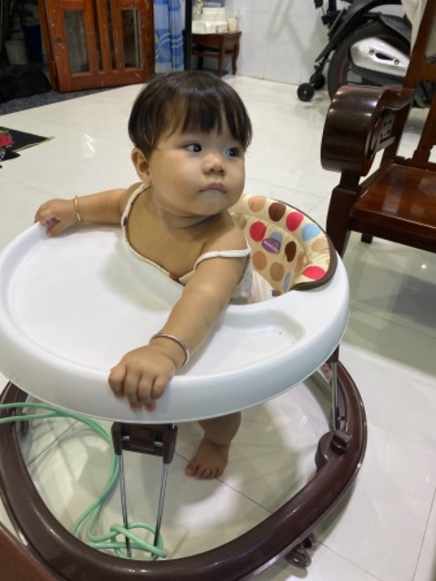 Xe chắc chắn . Có hướng dẫn sử dụng . Bé đi rất là êm Xe chắc chắn . Có hướng dẫn sử dụng . Bé đi rất là êm